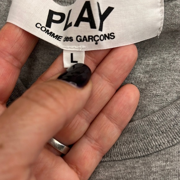 💛Commes de Garcons PLAY heather gray cotton tee shirt gold heart logo L M - Picture 3 of 5